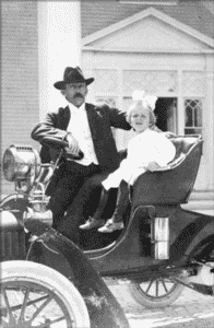 Dr. Jackson and daughter Helen in front of Royal Palm Hotel in 1905