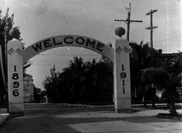 Welcome Arch Entrance in 1911