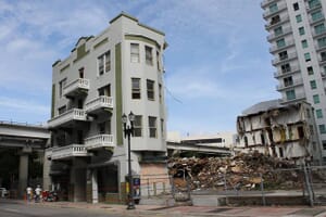 Demolition of Johnson Apartment Hotel in 2014.