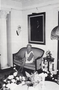 Henriette Harris sitting in home in 1994.