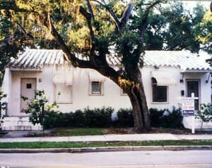 Oak Tree already removed. Picture of Duplex prior to Perricones in 1994.