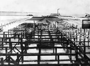 Demolition of Elser Pier in 1924.